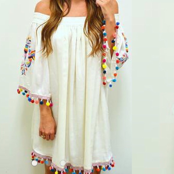 Judith March Dresses & Skirts - Judith March down the shoulders dress embroidered